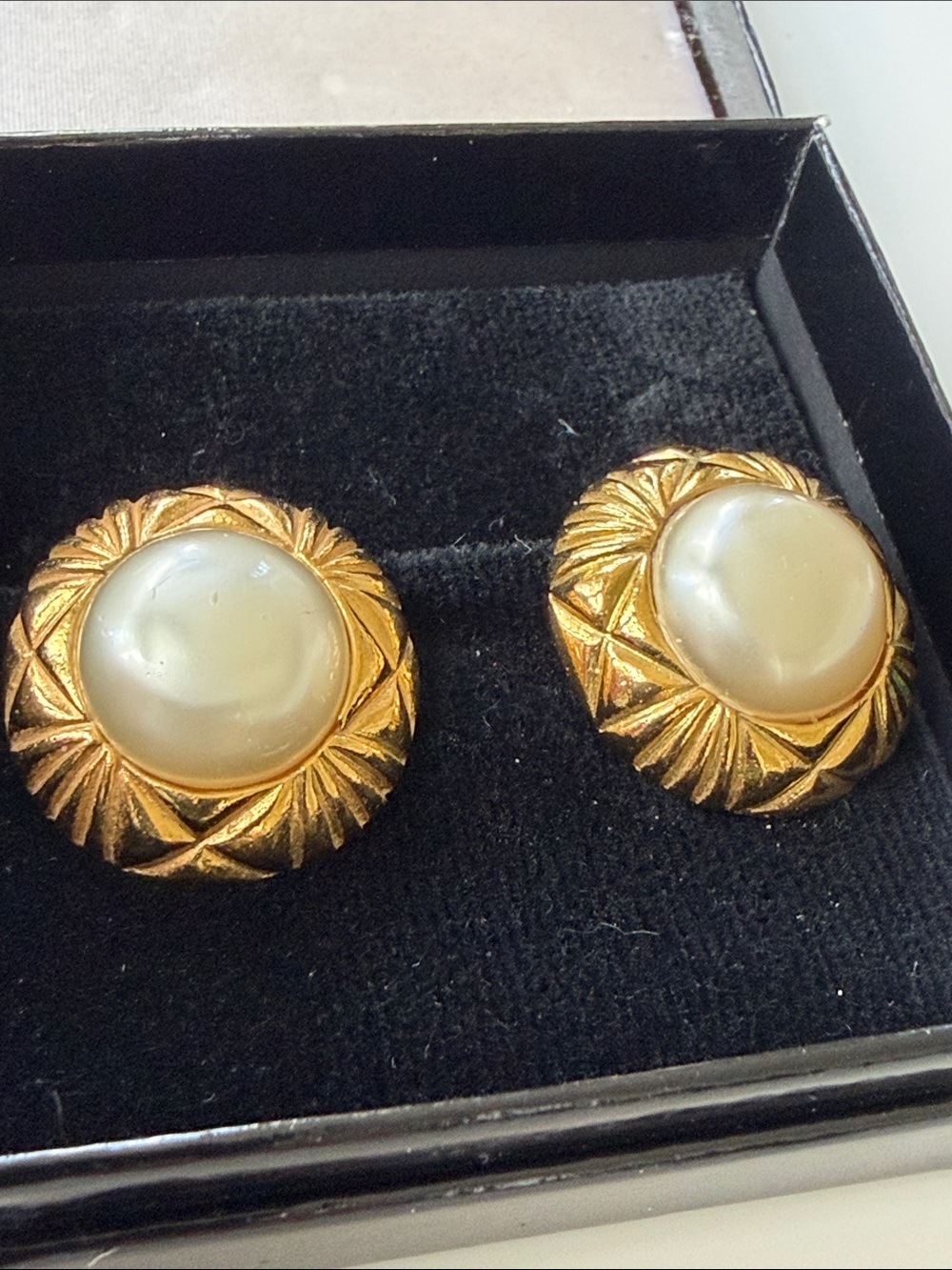 CHANEL Gold and Pearl Round Button Earrings Victoire de Castellane Era 1980’s - Picture 12 of 12